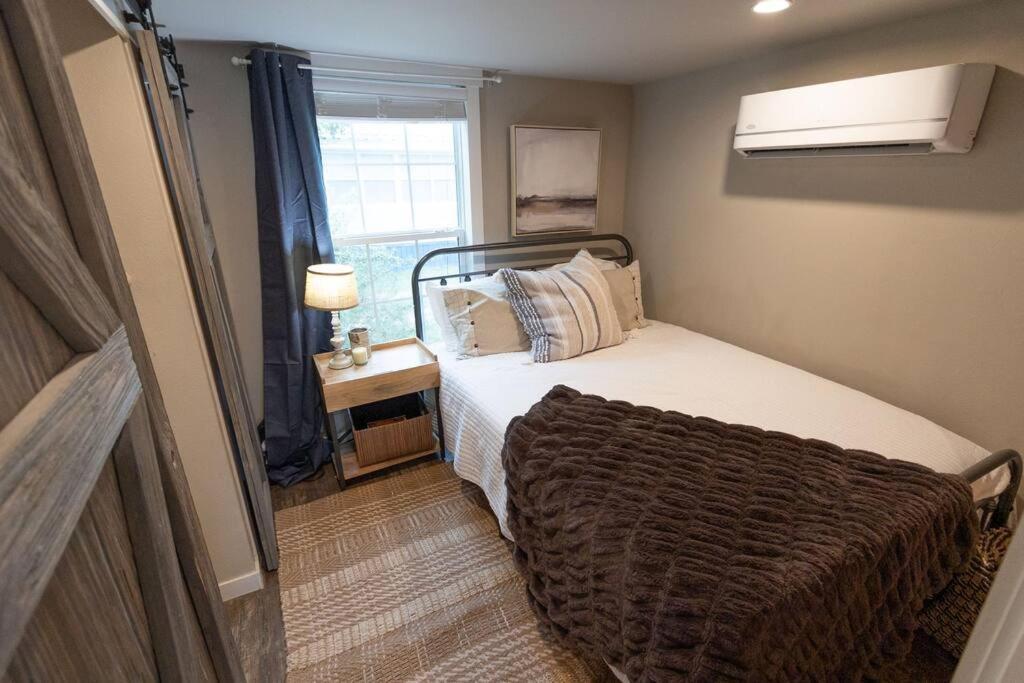 Pet Friendly Tiny House Rental With New Access To Guadalupe River Nbtx New Braunfels Zewnętrze zdjęcie