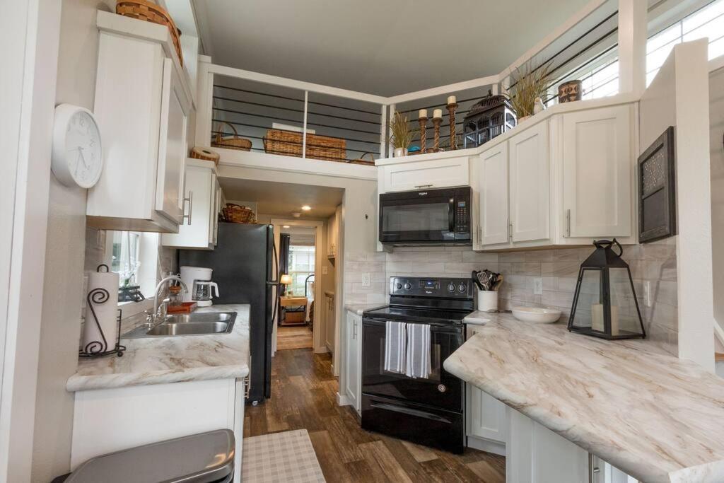 Pet Friendly Tiny House Rental With New Access To Guadalupe River Nbtx New Braunfels Zewnętrze zdjęcie