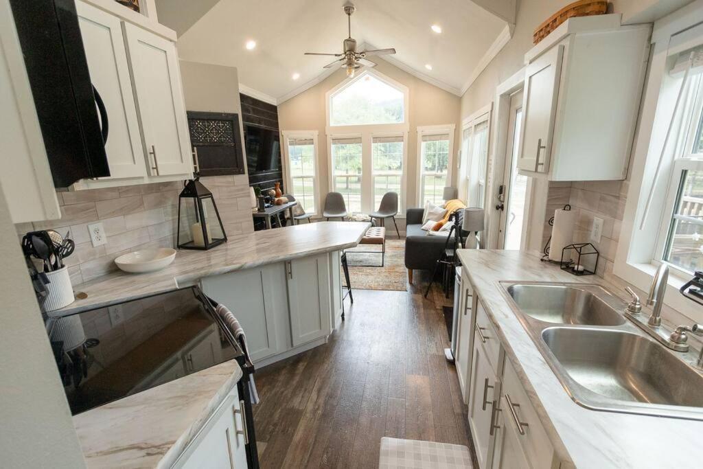 Pet Friendly Tiny House Rental With New Access To Guadalupe River Nbtx New Braunfels Zewnętrze zdjęcie