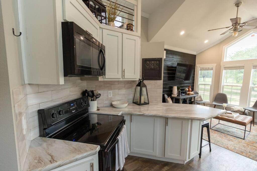 Pet Friendly Tiny House Rental With New Access To Guadalupe River Nbtx New Braunfels Zewnętrze zdjęcie